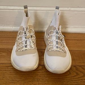 Alo Yoga Women's Wanderer Sneaker - Size 7